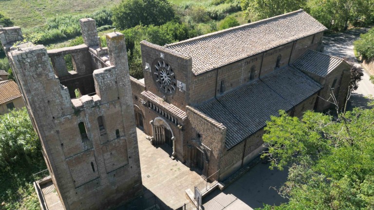Basilica-Santa-Maria-Maggiore-Tuscania